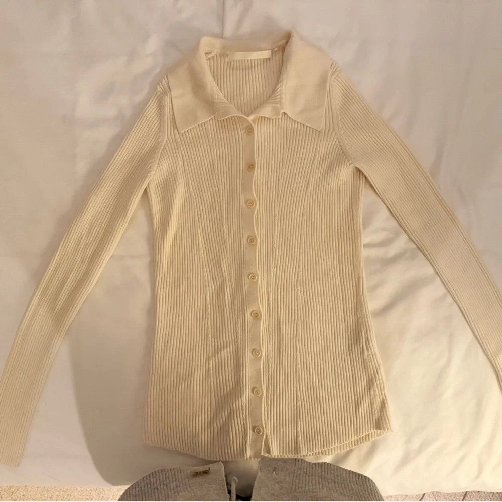 Button down sweater - Picture 1 of 5